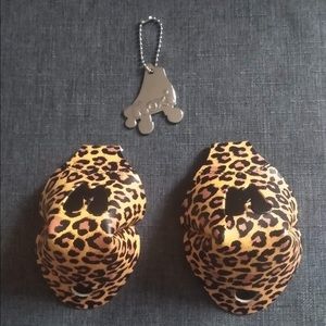 Moxi panther roller skates toe caps and keychain